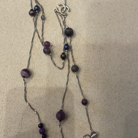 Fake Chanel necklace, purple beads, purchased in flea market in France - Picture 3 of 3